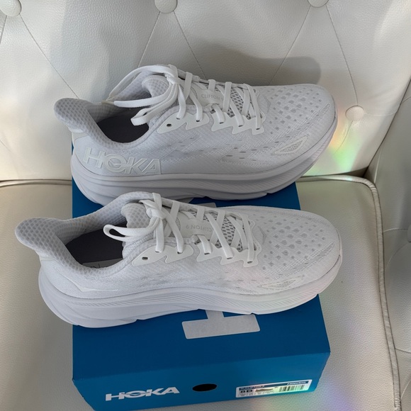 HOKA W CLIFTON 9 White Sneakers Minimalist Design Chunky Sole Brand New in Box - Picture 12 of 16